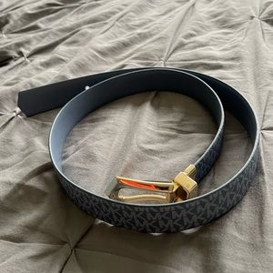 Micheal Kors S/M Reversible Buckle Belt